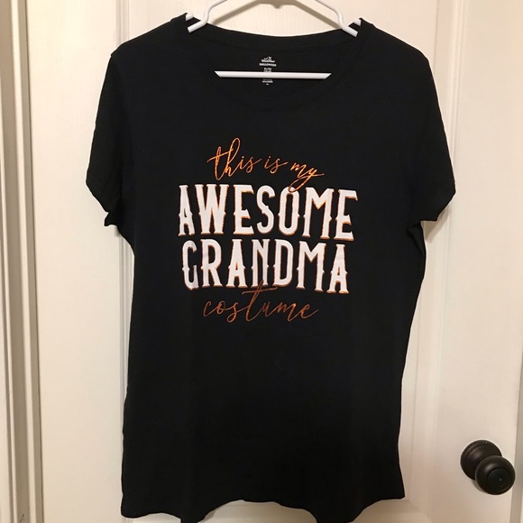 Cute ‘This is my awesome grandma’ black shirt. Size Large - Picture 5 of 5